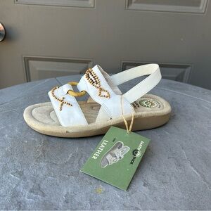 Earth Erie Women White Beaded Sandals